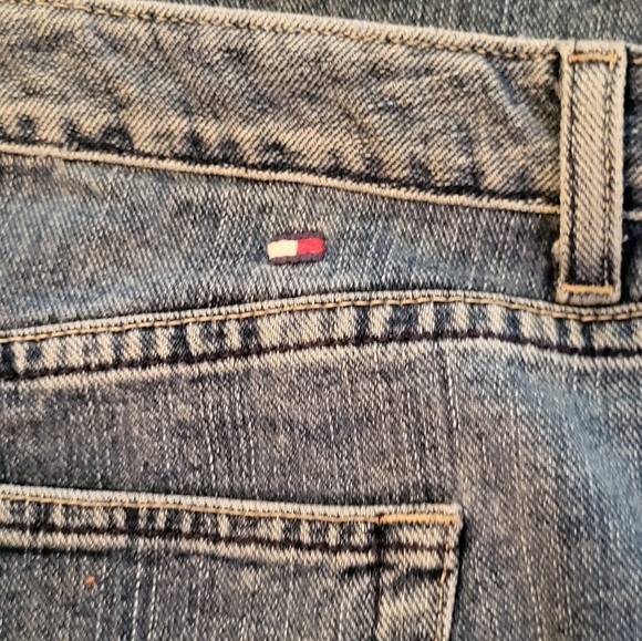 Tommy Hilfiger Women's 4-Snap Closure Blue Jeans, Size 8, IMO Run Big, EUC - Picture 5 of 6